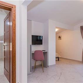 6 bedroom villa with pool near Pula, sleeps 12